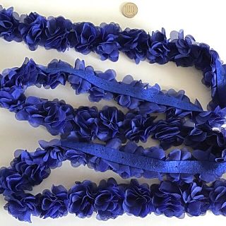 バラの花びら立体刺繍飾りレース【ロイヤルブルー】6ヤード（約・5.４m)(各種パーツ)