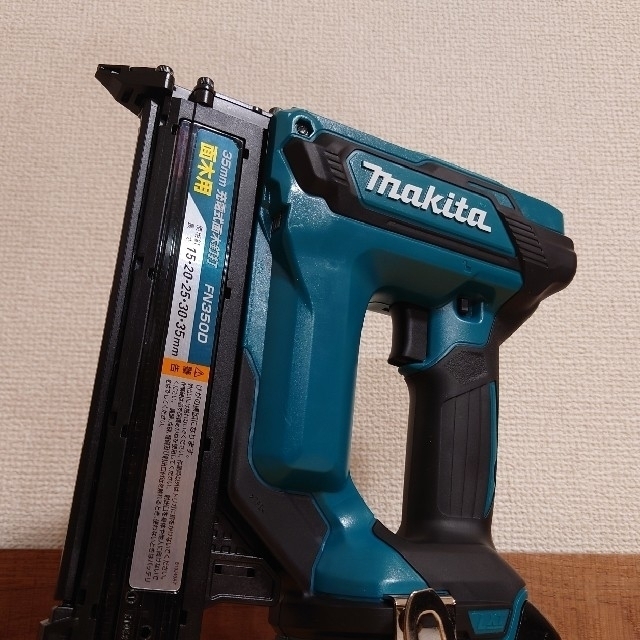 マキタ　18V　新品　充電式面木釘打　FN350D