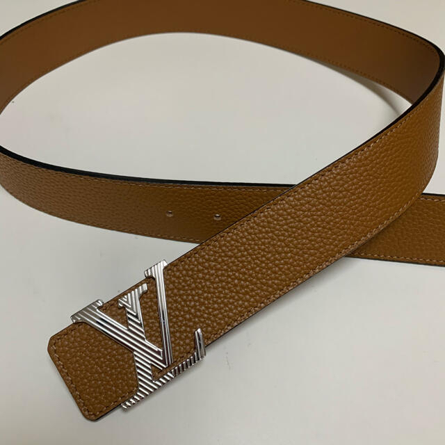 LOUIS VUITTON(ルイヴィトン)の【ちーちゃん様専用】louis vuitton サンチュール・LV イニシャル メンズのファッション小物(ベルト)の商品写真