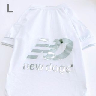 ☆新品☆新作NewDogsニュードッグスMサイズ犬服春夏用Tシャツペット服白銀☆(ペット服/アクセサリー)