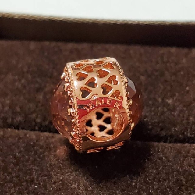 【新品】PANDORA チャーム スパークリングラベンダー クロス＆ポーチ付き