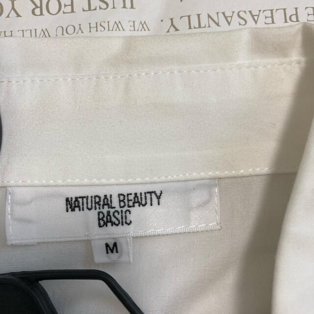 NATURAL BEAUTY BASIC(ナチュラルビューティーベーシック)のナチュラルビューティーベーシック　白シャツ レディースのトップス(シャツ/ブラウス(長袖/七分))の商品写真