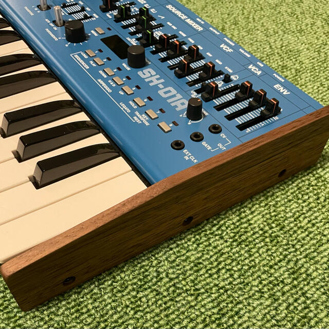 Roland(ローランド)のRoland Boutique 鍵盤 K-25M用　木製サイドパネル③ 楽器の鍵盤楽器(キーボード/シンセサイザー)の商品写真