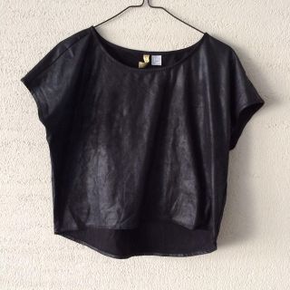 エイチアンドエム(H&M)のH&MフェイクレザーTシャツ(Tシャツ(半袖/袖なし))