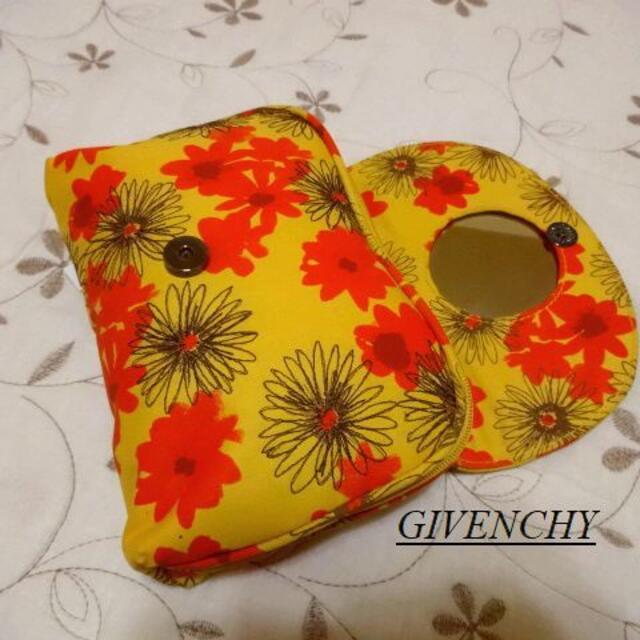 GIVENCHY(ジバンシィ)のタグ付き未使用GIVENCHYジバンシー♡花柄鏡付きお洒落ポーチ レディースのファッション小物(ポーチ)の商品写真