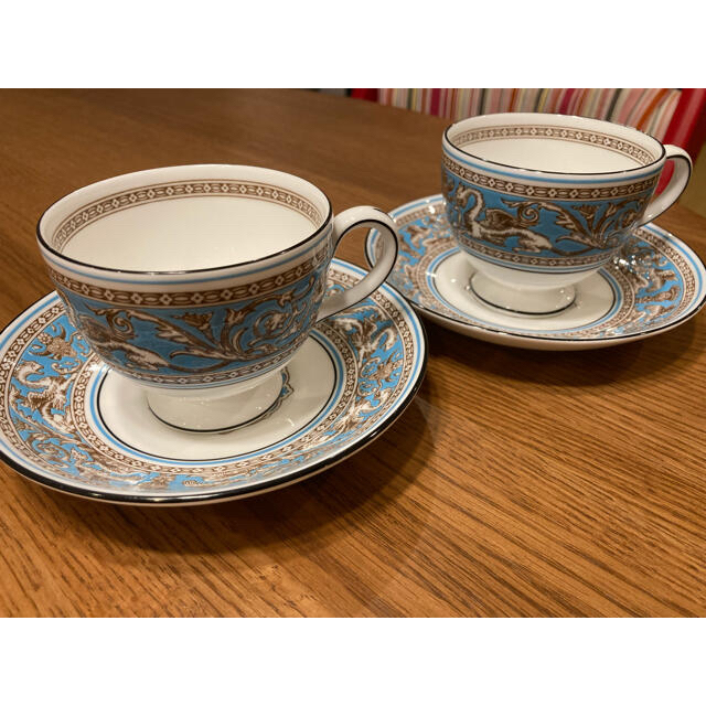 WEDGWOOD(ウェッジウッド)の箱付き⭐︎ウェッジウッド フロレンティーンターコイズ　ペアカップ&ソーサー インテリア/住まい/日用品のキッチン/食器(食器)の商品写真