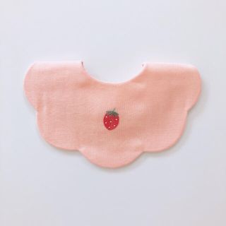 ＊刺繍スタイ＊ 苺(スタイ/よだれかけ)