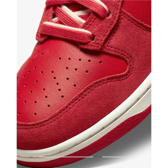 NIKE(ナイキ)のNIKE DUNK HIGH SE FIRST USEUNIVERSITYRED メンズの靴/シューズ(スニーカー)の商品写真