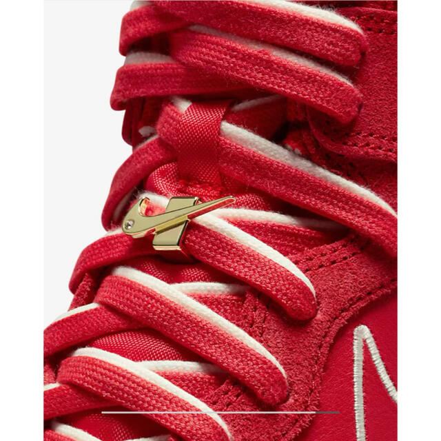 NIKE(ナイキ)のNIKE DUNK HIGH SE FIRST USEUNIVERSITYRED メンズの靴/シューズ(スニーカー)の商品写真