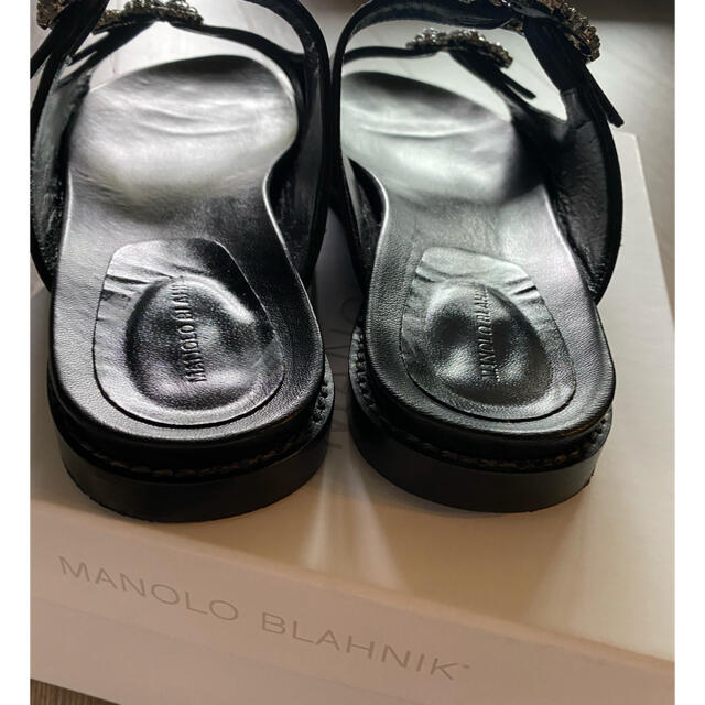 MANOLO BLAHNIK(マノロブラニク)のマノロブラニク　ハンギシサンダル⭐︎美品⭐︎黒39 レディースの靴/シューズ(サンダル)の商品写真