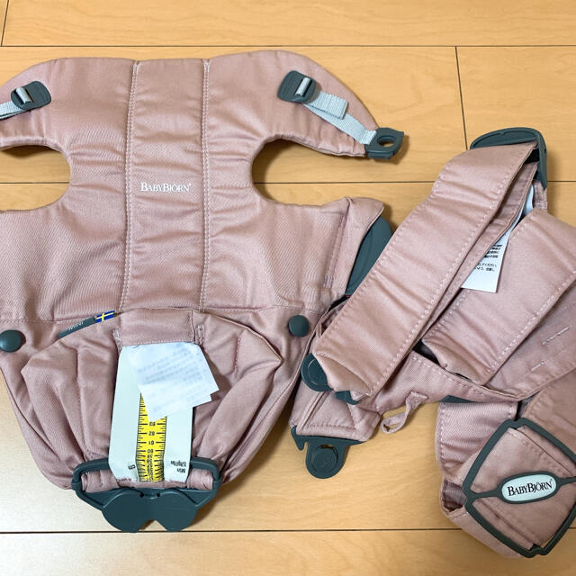 BABYBJORN(ベビービョルン)のベビービョルン  ベビーキャリアミニ 抱っこ紐 ダスティピンク キッズ/ベビー/マタニティの外出/移動用品(抱っこひも/おんぶひも)の商品写真