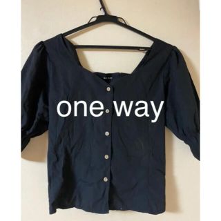 ワンウェイ(one*way)のワンウェイ　one way ブラックデコルテ開きトップス　半袖　ブラウス(カットソー(半袖/袖なし))