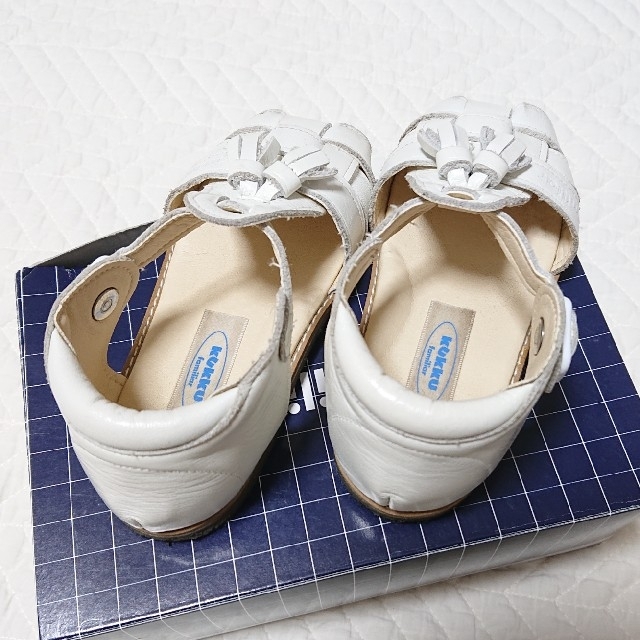 familiar(ファミリア)のファミリア ベビーサンダル ホワイト キッズ/ベビー/マタニティのキッズ靴/シューズ(15cm~)(サンダル)の商品写真