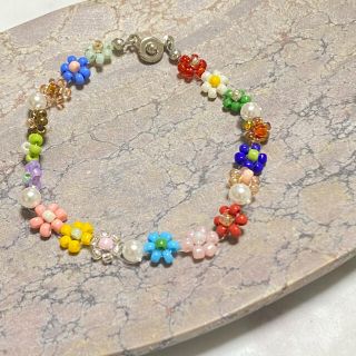 ザラ(ZARA)のmulch color Flower Pearl braceletデイジーブレス(ブレスレット/バングル)