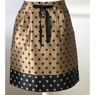 クレージュ(Courreges)の新品未使用タグ付きクレージュドット柄、紐リボン付きスカート、サイズ36、S、7号(ひざ丈スカート)