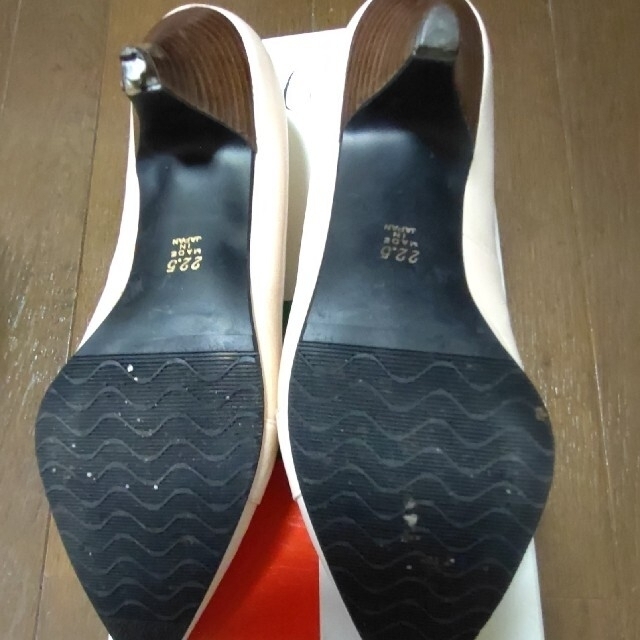 日本製！上品なデザインのパンプス22.5 レディースの靴/シューズ(ハイヒール/パンプス)の商品写真
