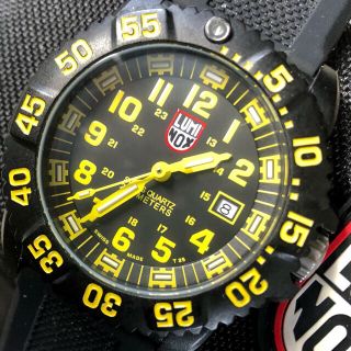 ルミノックス(Luminox)の未使用に近いLUMI NOXカラーマークシリーズref３０５9希少色４６３００円(腕時計(アナログ))