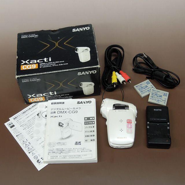 SANYO(サンヨー)のSANYO Xacti DMX-CG9(W) デジタルムービーカメラ おまけ付き スマホ/家電/カメラのカメラ(コンパクトデジタルカメラ)の商品写真