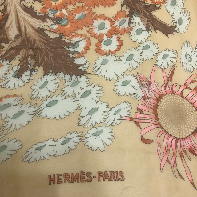 Hermes(エルメス)のエルメススカーフ　140サイズの大判未使用品 レディースのファッション小物(バンダナ/スカーフ)の商品写真