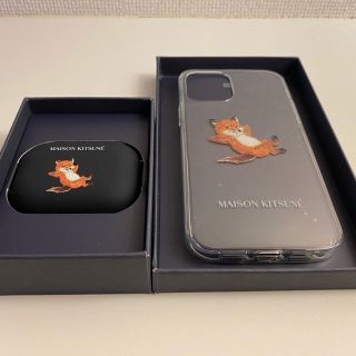 メゾンキツネ(MAISON KITSUNE')のChillax Fox iPhone12/12Pro x AirPodsケース(モバイルケース/カバー)