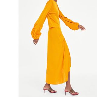 ザラ(ZARA)の【新品】ZARA  トップス(カットソー(長袖/七分))