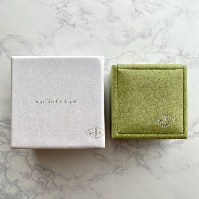 Van Cleef & Arpels(ヴァンクリーフアンドアーペル)の✿Van Cleef & Arpels✿2016年 ホリデー ネックレス レディースのアクセサリー(ネックレス)の商品写真