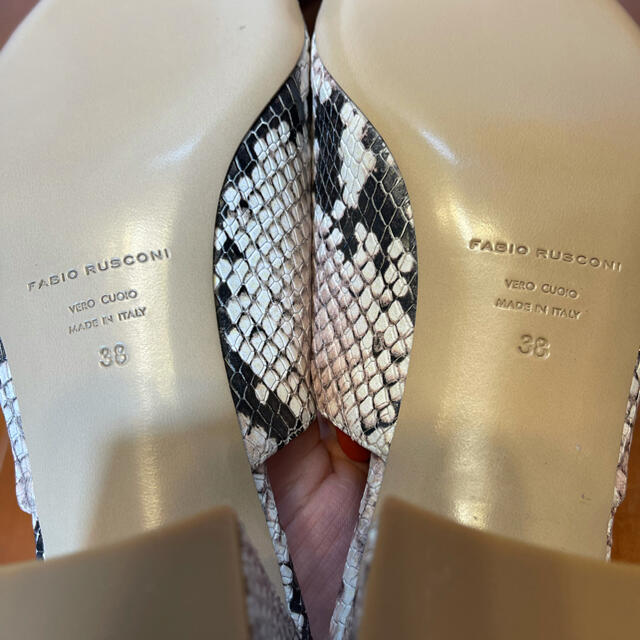 FABIO RUSCONI(ファビオルスコーニ)のファビオルスコーニ  パイソン柄　サンダル　ドゥーズィエムクラス レディースの靴/シューズ(サンダル)の商品写真