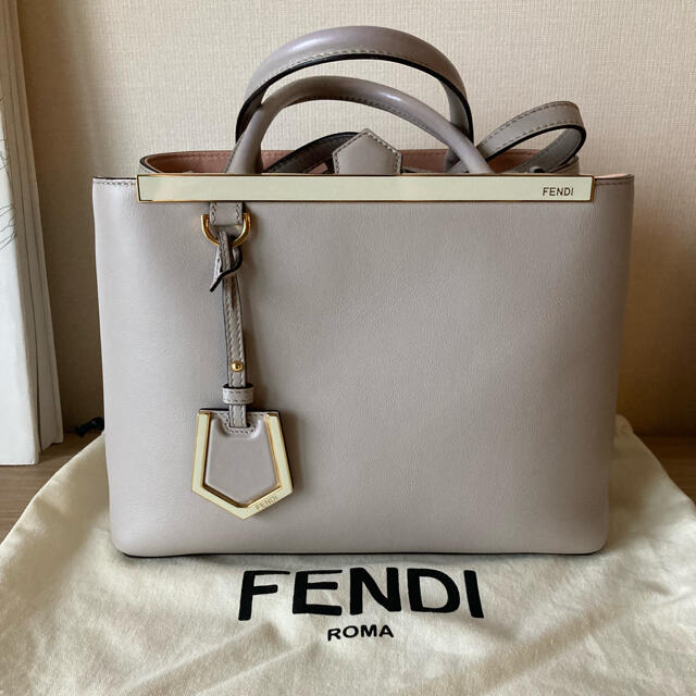 美品 保存袋つき / FENDI フェンディ プチトゥージュール / グレージュ-