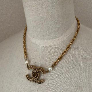 シャネル 三代目の通販 93点 | CHANELを買うならラクマ 海外規格 レアシャネル CHANEL プレートネックレス ボールチェーン シルバー 99A ネックレス