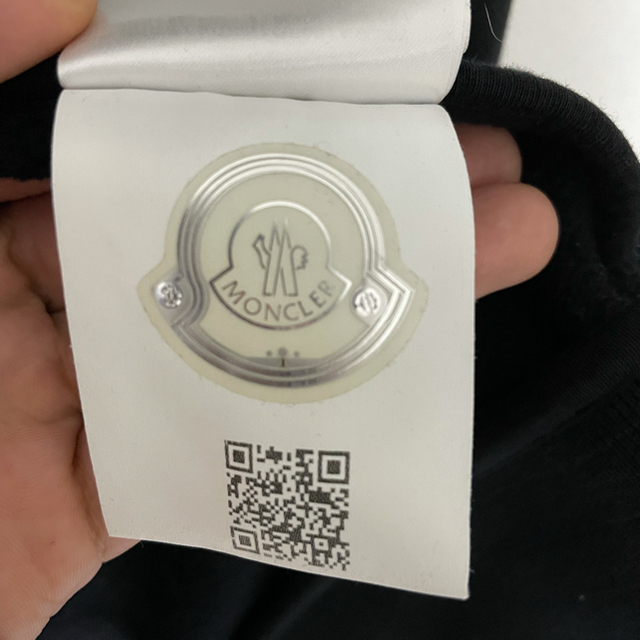 MONCLER(モンクレール)のモンクレール　パーカー メンズのトップス(パーカー)の商品写真