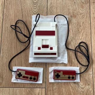 ニンテンドウ(任天堂)の【美品】ニンテンドークラシックミニ ファミリーコンピューター(家庭用ゲーム機本体)