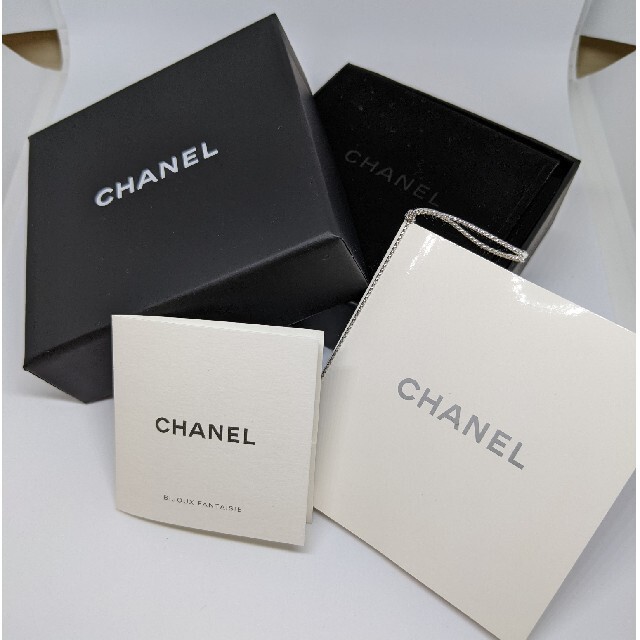 確実本物！新品　未使用　今季　新作　完売　CHANEL　ロゴ　ピアス　フープ