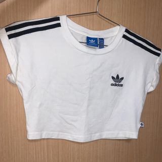 アディダス(adidas)のadidas Tシャツ(Tシャツ/カットソー(半袖/袖なし))