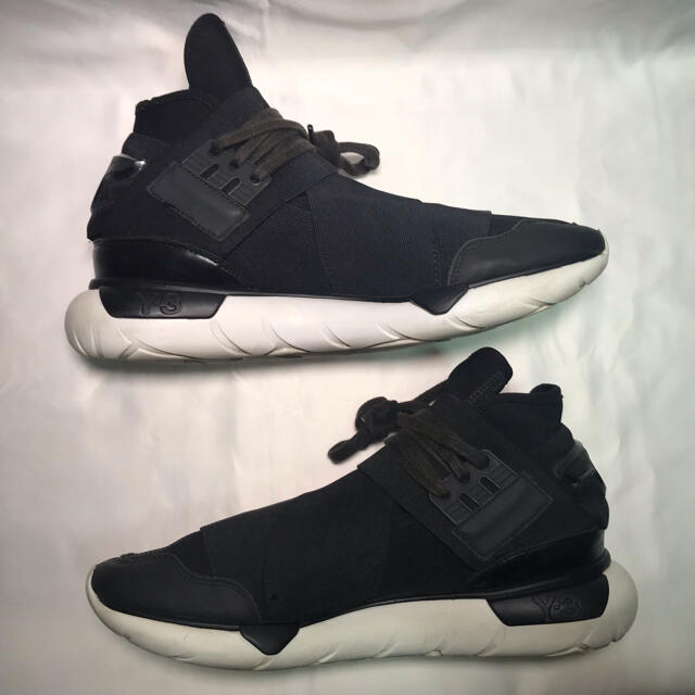 Y-3(ワイスリー)のY-3 QASA HIGH BLACK/WHITE 26.0cm メンズの靴/シューズ(スニーカー)の商品写真