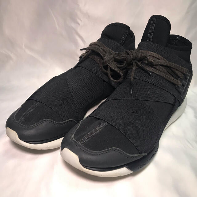 Y-3(ワイスリー)のY-3 QASA HIGH BLACK/WHITE 26.0cm メンズの靴/シューズ(スニーカー)の商品写真