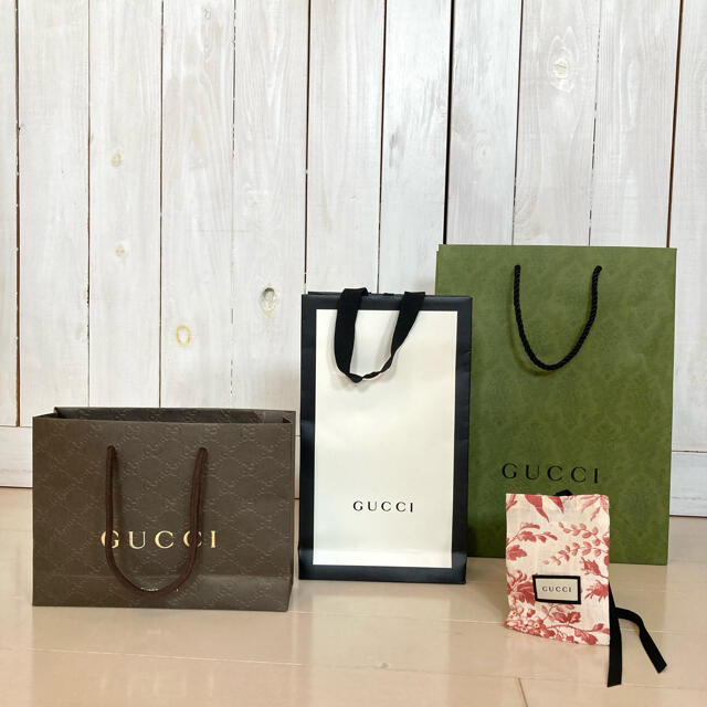 Gucci(グッチ)のGucci グッチ　紙袋&布袋　セット　ショッパー レディースのバッグ(ショップ袋)の商品写真