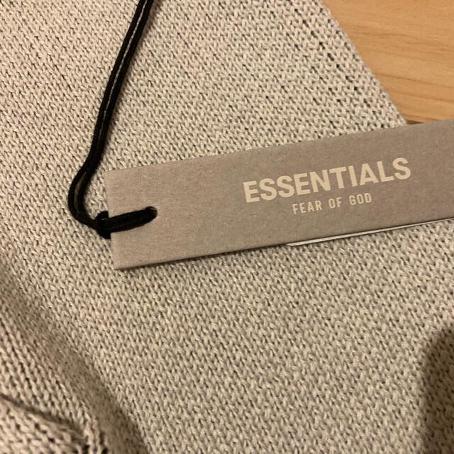 FEAR OF GOD(フィアオブゴッド)のFOG  ESSENTIALS エッセンシャルズ　ニットロゴ　フーディー　M メンズのトップス(パーカー)の商品写真