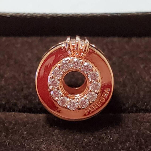 【新品】PANDORA スパークリングパヴェクラウンO クロス&ポーチ付き