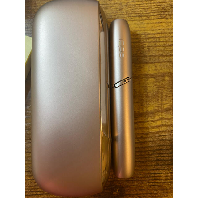 IQOS(アイコス)のほぼ新品！連続2本吸える！アイコスiQOS DUO ゴールド　 スマホ/家電/カメラのスマートフォン/携帯電話(その他)の商品写真