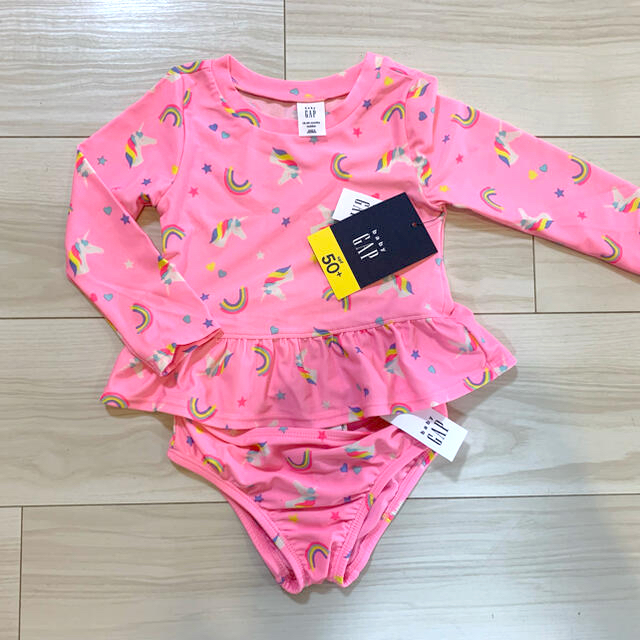 babyGAP(ベビーギャップ)の【新品】babygap ラッシュガード 水着 90 キッズ/ベビー/マタニティのキッズ服女の子用(90cm~)(水着)の商品写真