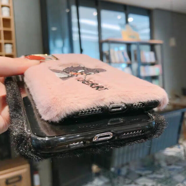 iPhone(アイフォーン)の⭐iPhone11 11pro ケース 大人可愛い 刺繍 もこふわ カップル スマホ/家電/カメラのスマホアクセサリー(iPhoneケース)の商品写真