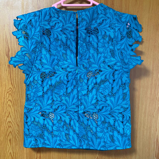 FRAY I.D(フレイアイディー)のFRAY I.D フレイ アイディー ケミカルレースフリルブラウス　ブルー レディースのトップス(シャツ/ブラウス(半袖/袖なし))の商品写真