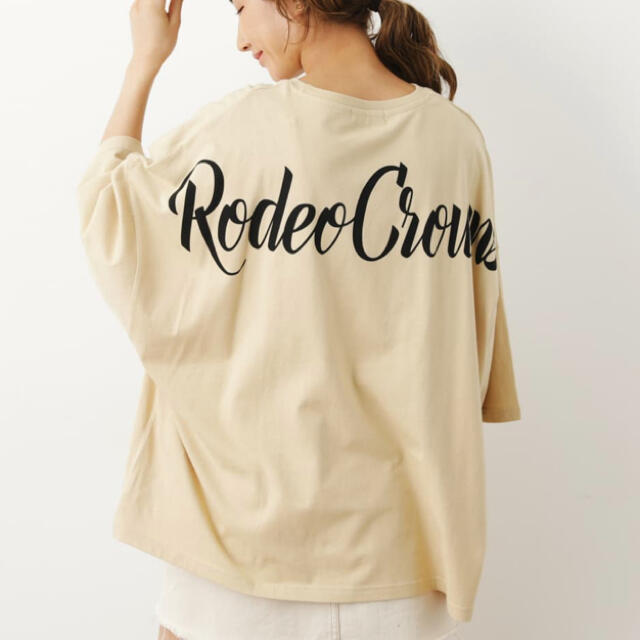 RODEO CROWNS WIDE BOWL(ロデオクラウンズワイドボウル)のRODEO CROWNS WIDE BOWL ロゴルーズTシャツ  レディースのトップス(Tシャツ(半袖/袖なし))の商品写真