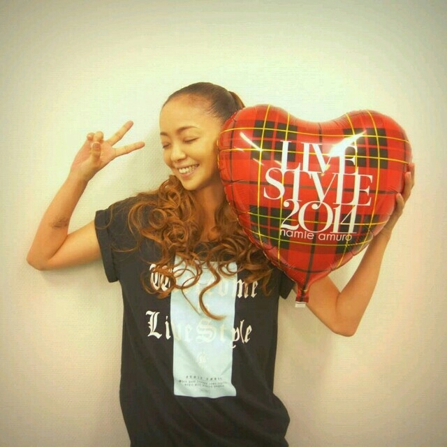 安室奈美恵着用ライブTシャツ エンタメ/ホビーのタレントグッズ(ミュージシャン)の商品写真