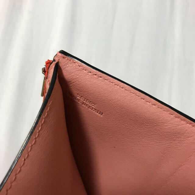 Loewe スモールバーティカルウォレット 2