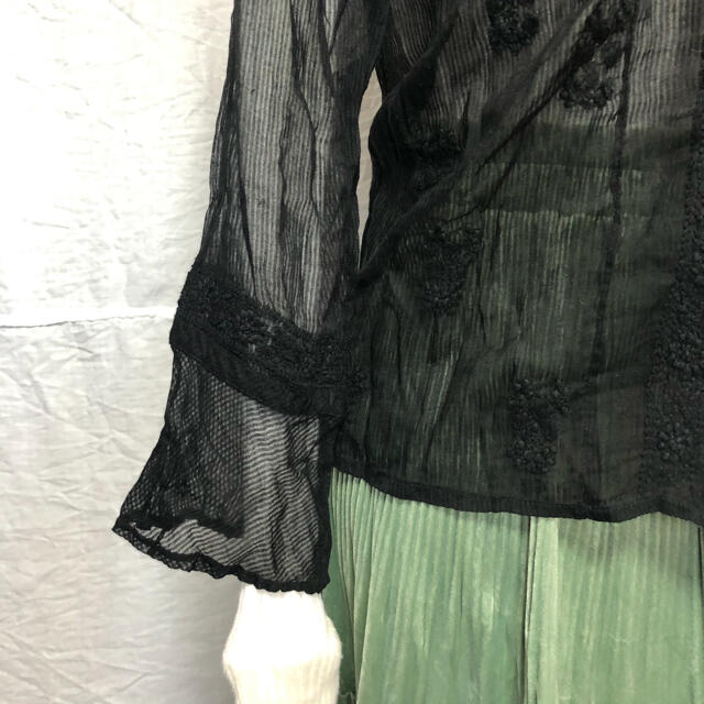 DEPT(デプト)の最終値下 vintage レース シースルー 花 刺繍 ブラウス レディースのトップス(シャツ/ブラウス(半袖/袖なし))の商品写真