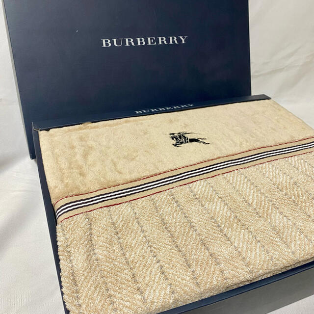 BURBERRY(バーバリー)の【新品】バーバリー★BURBERRY★タオルケット★140×190 インテリア/住まい/日用品の寝具(布団)の商品写真