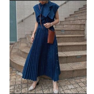 アメリヴィンテージ(Ameri VINTAGE)のAMERI  DENIM LIKE PLEATS DRESS(ロングワンピース/マキシワンピース)