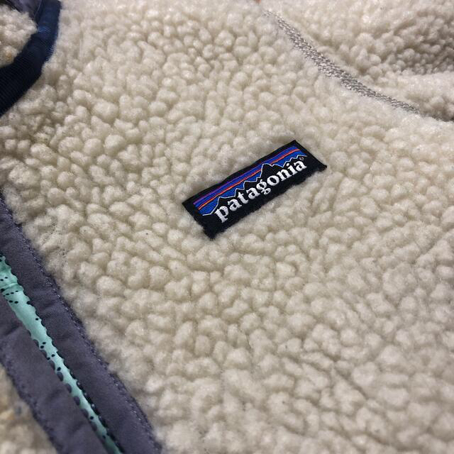 patagonia(パタゴニア)の【美品】Patagonia ベビー・リバーシブル・トリブルズ・フーディ キッズ/ベビー/マタニティのベビー服(~85cm)(ジャケット/コート)の商品写真