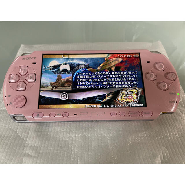 PlayStation Portable(プレイステーションポータブル)の美品　PSP-3000  ブロッサムピンク エンタメ/ホビーのゲームソフト/ゲーム機本体(携帯用ゲーム機本体)の商品写真